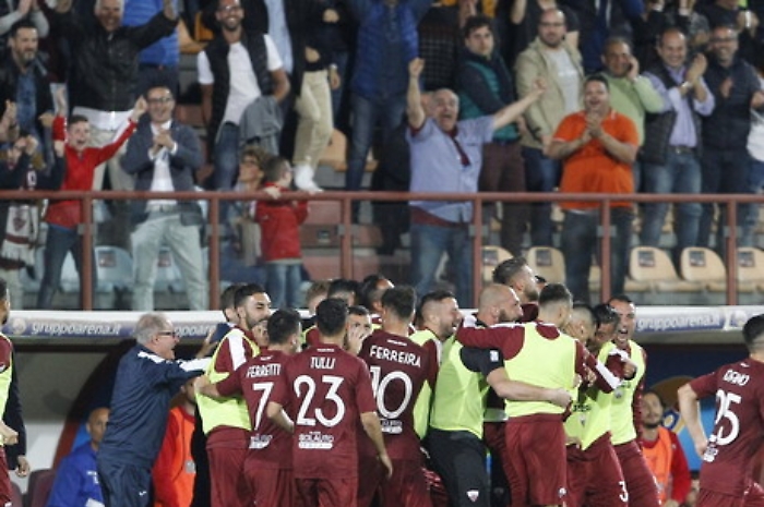 Trionfo del Trapani: il 2 a 0 al Piacenza vale la serie B