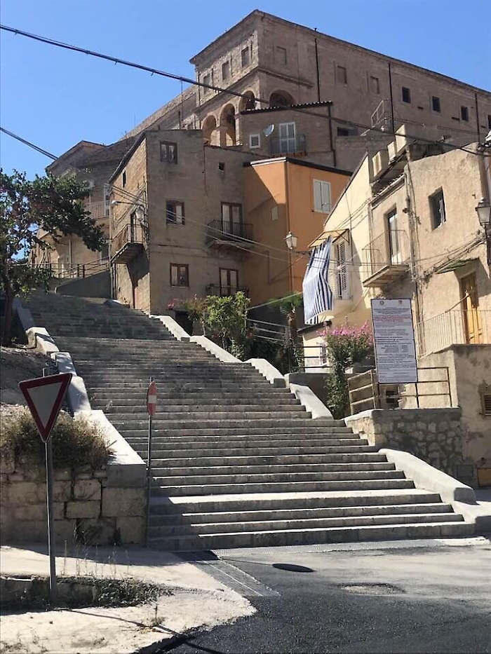 Ultimati i lavori di riqualificazione e messa in sicurezza della scalinata di via Spinuzza