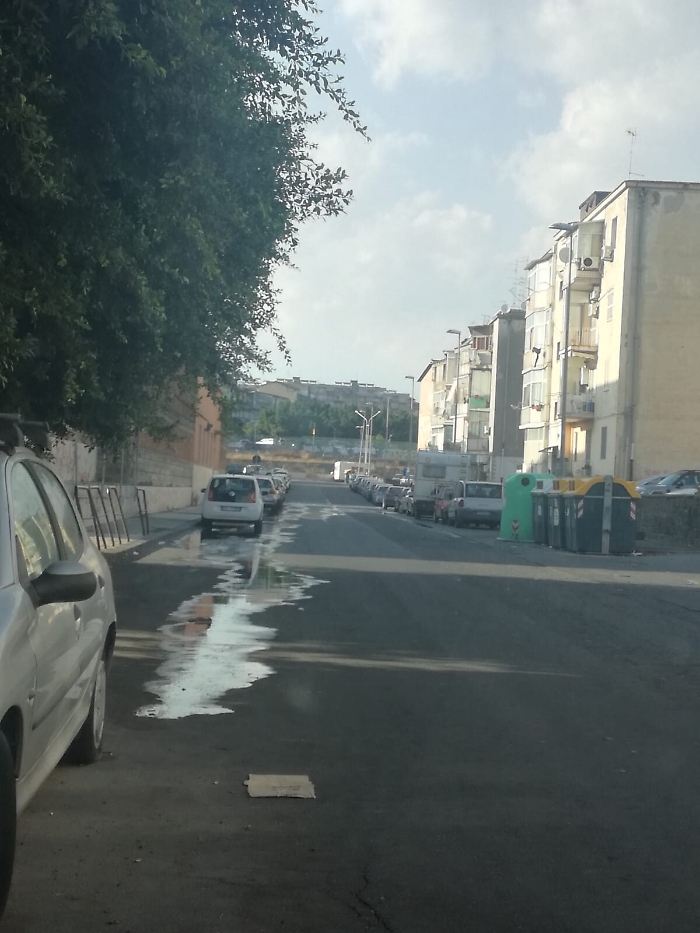Catania: fogna a cielo aperto. 