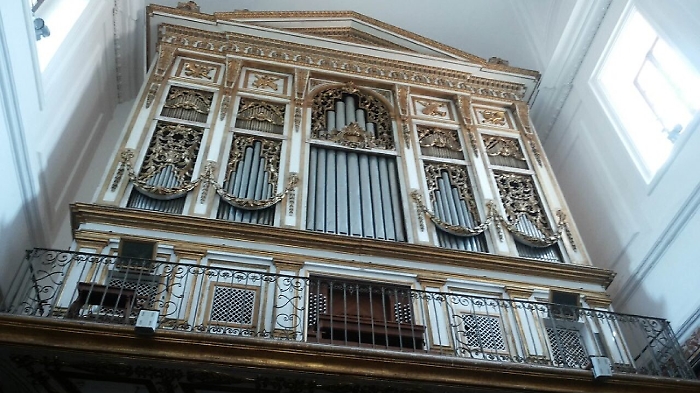 Monreale, i topi rosicchiano l'organo  i monaci organizzano cena solidale