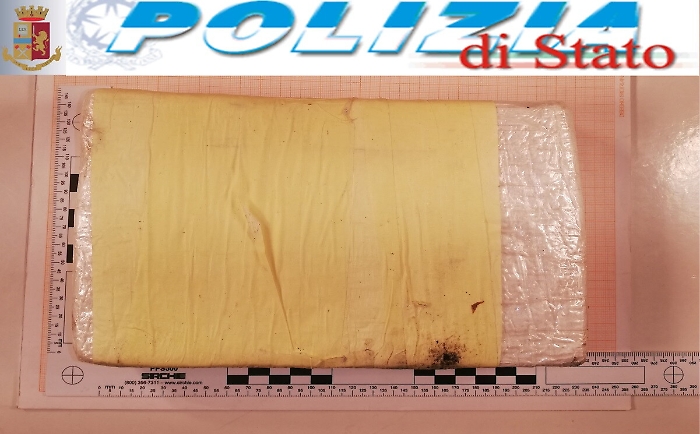 Naro, in un casolare abbandonato la Polizia ha trovato un chilo di cocaina