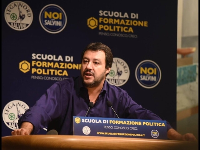 Salvini, in camper campagna per il No