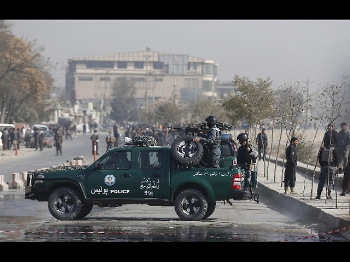 Kamikaze in moschea Kabul, 27 morti