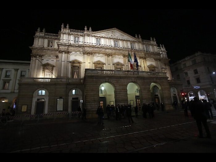 A prima Scala Mattarella e Roger Moore