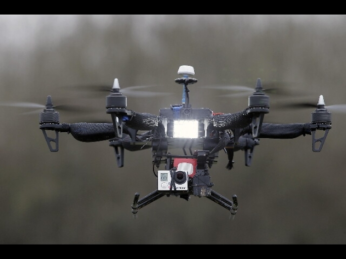 Foto con drone alle 5 Terre, denunciato