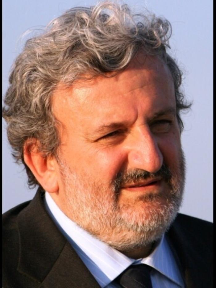 Referendum: Emiliano, leale con Renzi