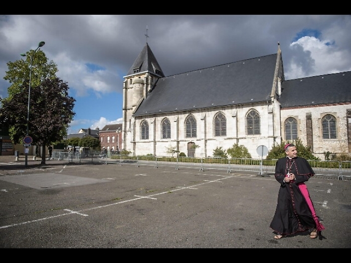 Rouen: riaperta la chiesa di padre Hamel