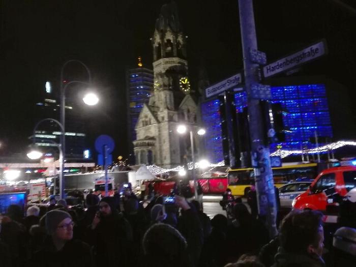 Berlino:freno automatico tir salv&ograve; vite