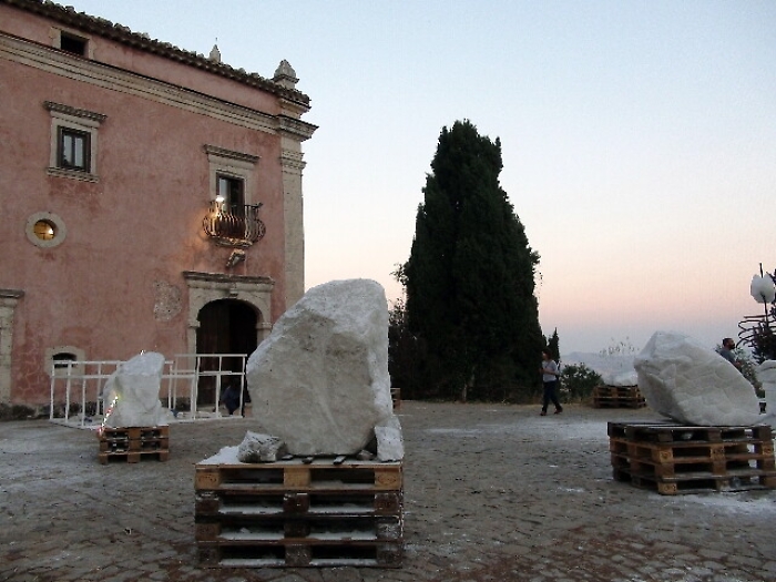 Sculture salgemma custodite miniera sale