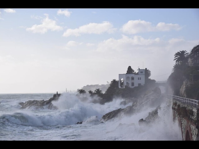 Mare su Aurelia a Sestri strada chiusa