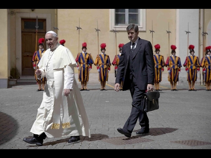 Lutto 'famiglia', primo necrologio Papa