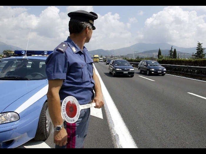 Banda riciclava auto, 10 arresti