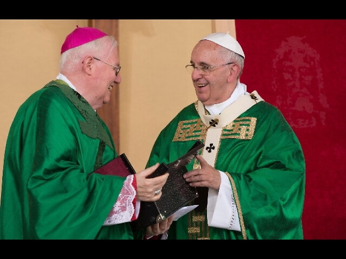 Papa si congratula con mons.Nosiglia