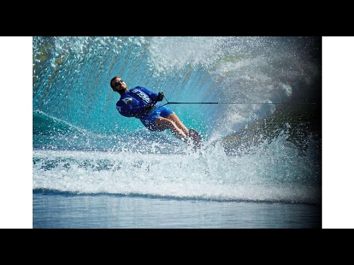 Campione Daniele Cassioli sfila con Ied