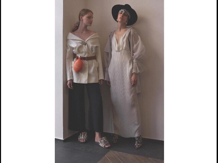 Sussurri e decadenza sfila Greta Boldini