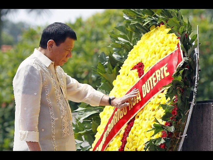 'Io come Hitler', Duterte chiede scusa