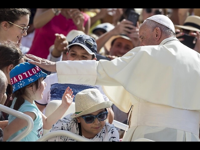 Papa oggi a Camerino con terremotati