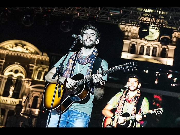 Musica: 'Sofia' scatena Trieste