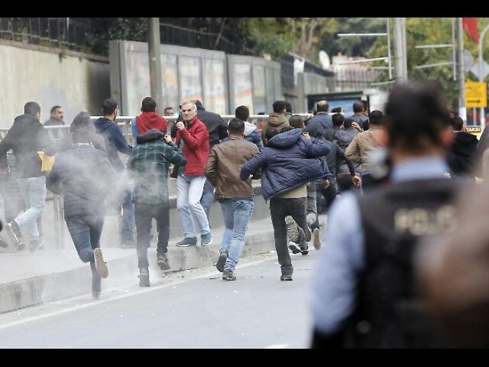 Turchia: scontri polizia-curdi