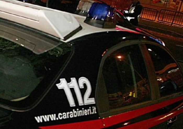 Catania: pubblica annunci sul web e fa prostituire la moglie di un amico