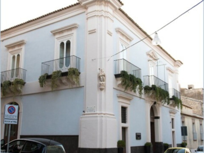 Esalano gas di fogna in hotel, coniugi messinesi rischiano di morire