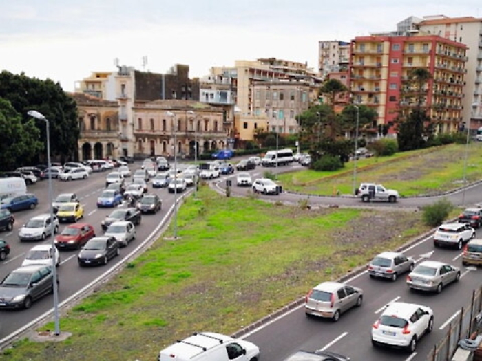 Catania, la truffa della "strisciata": &laquo;Mi hai tamponato, paga il danno&raquo; 