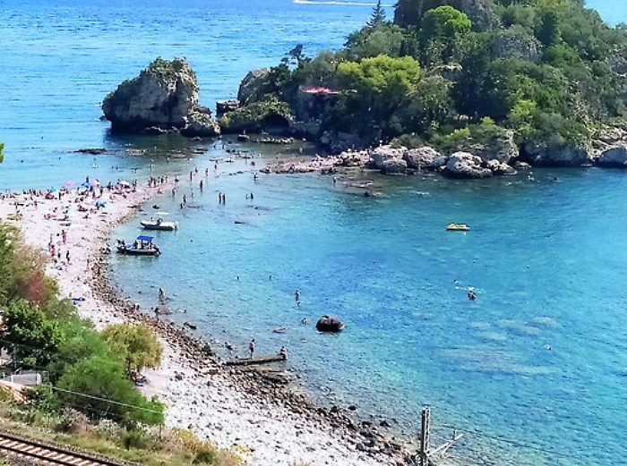Taormina fa i conti di fine estate, aperti solo 39 alberghi su 88