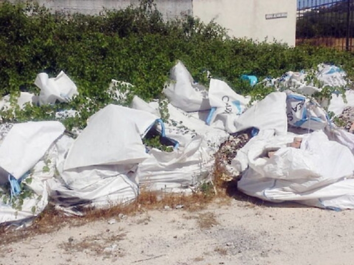 Il degrado del cimitero approda alla Procura