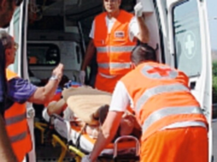 Incidente tra ciclista e motociclista in contrada Minaga