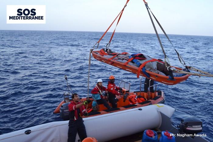 Nave Aquarius soccorre gommone a bordo 4 feriti da arma da fuoco