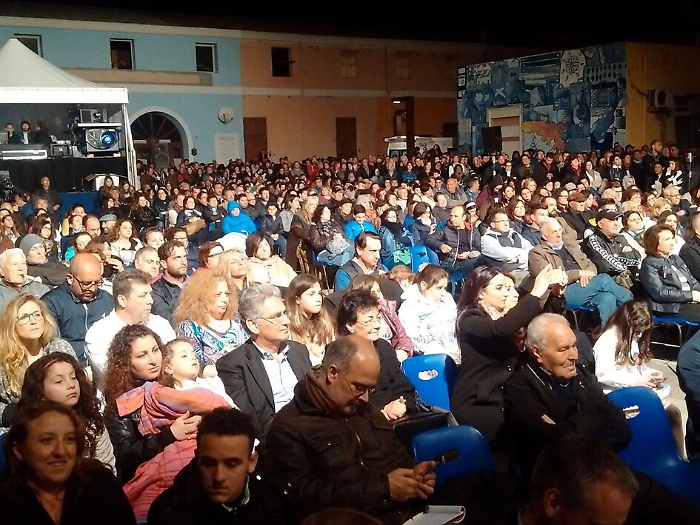 In mille in piazza a Lampedusa per vedere Fuocammare