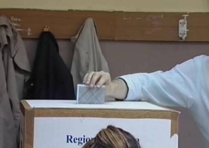 Il sondaggio: in Sicilia M5s al 37%, quasi doppiato il Pd, Forza Italia in recupero e Alfano all'8,5%