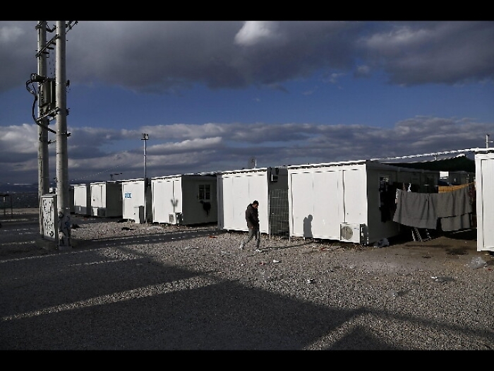 Grecia: nuovi campi profughi sulle isole