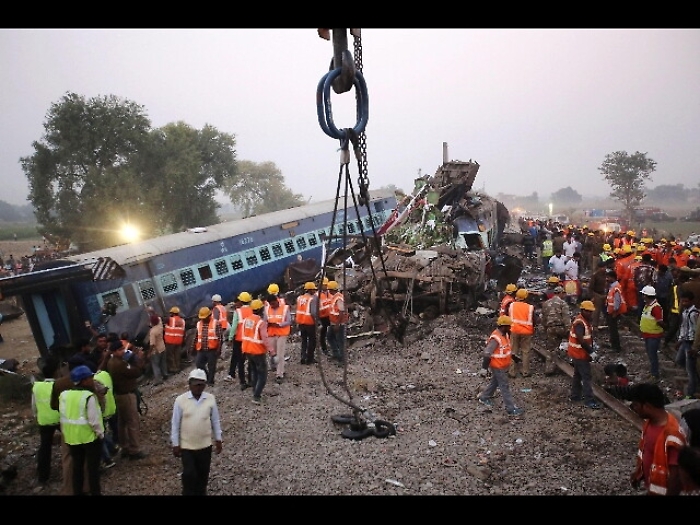 India: deraglia treno, almeno due morti