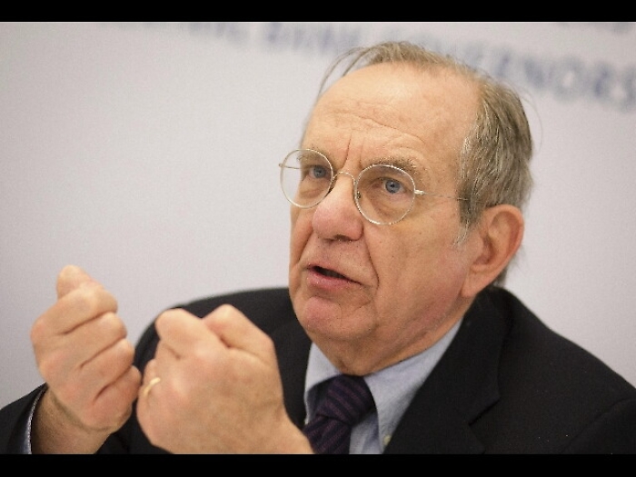 Padoan, priorit&agrave; dell'Italia &egrave; il lavoro
