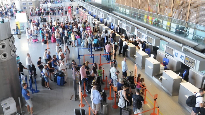 Botto in aeroporto a Catania Ma era scherzo di uno studente