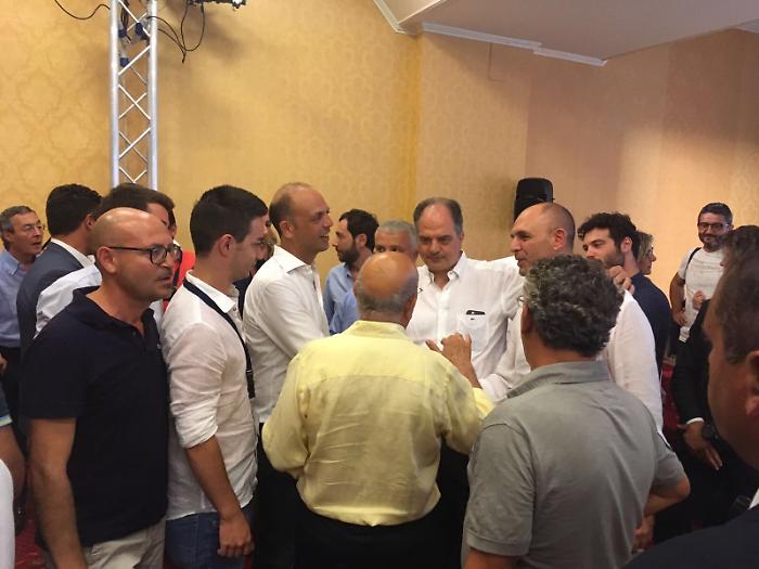 Alfano apre a Forza Italia: &laquo;Partire anche dall'isola&raquo;