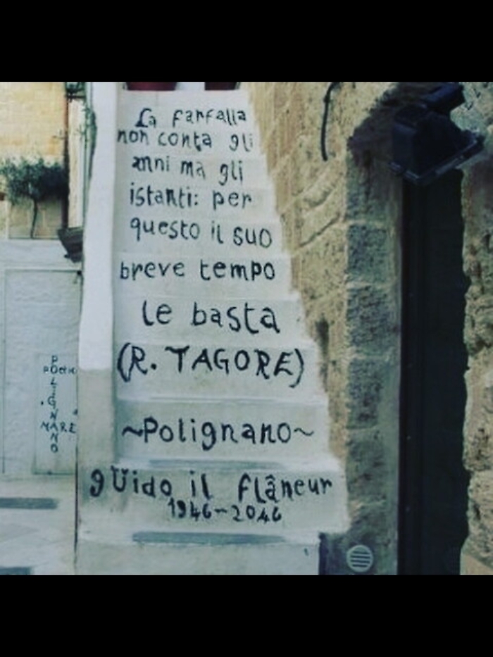 Polignano a Mare, via scritta artistica