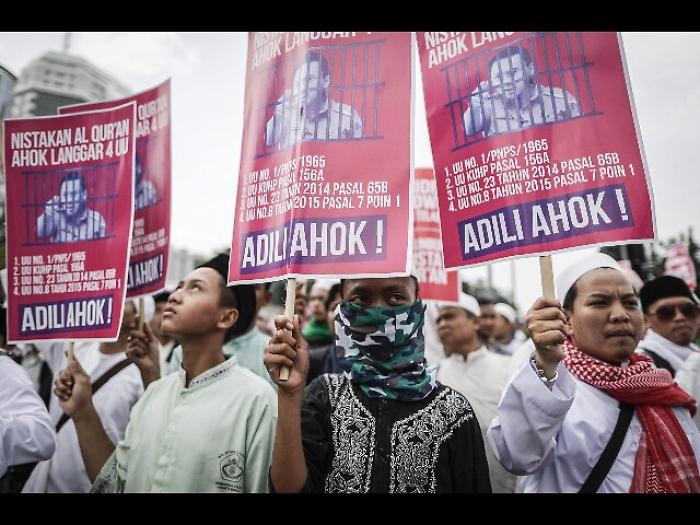 A Jakarta 50mila, governatore blasfemo