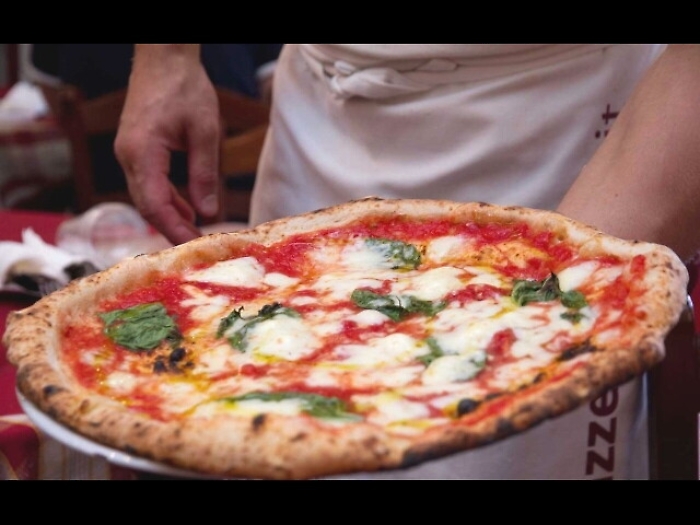 Muore pizzaiolo, quartiere lo ricorda