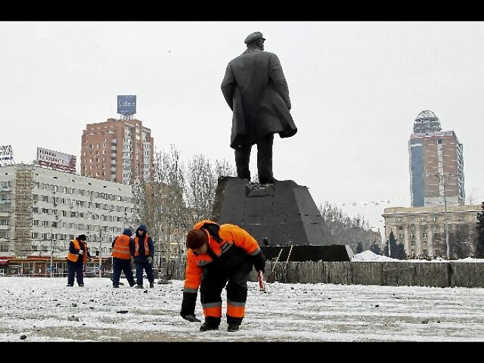Ucraina, distrutte 1300 statue di Lenin