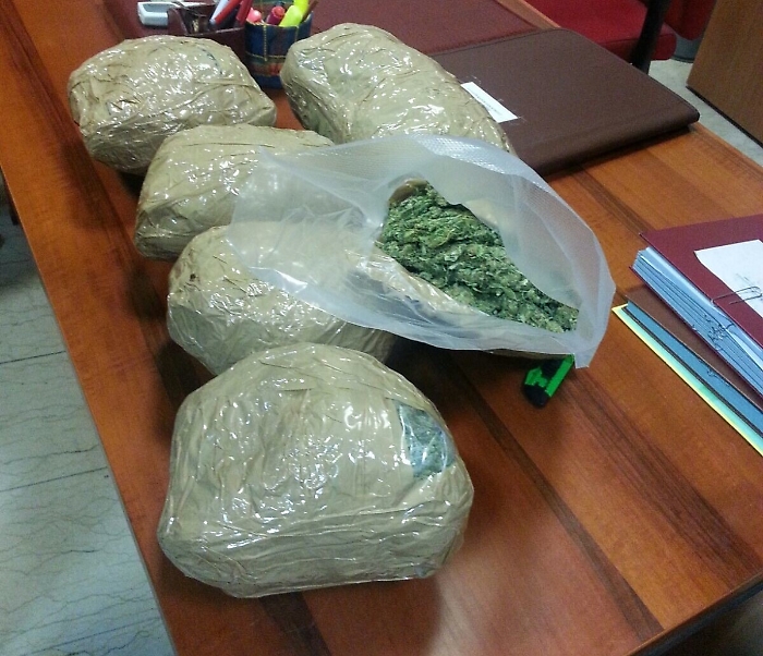 Arrestato corriere della droga: in auto 3,5 chili di marijuana