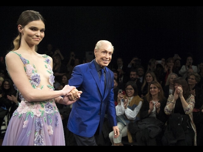 Balestra firma abiti Miss Universe Italy