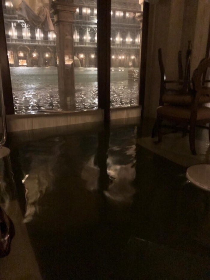 enezia: Alajmo 'Caff&egrave; Quadri devastato