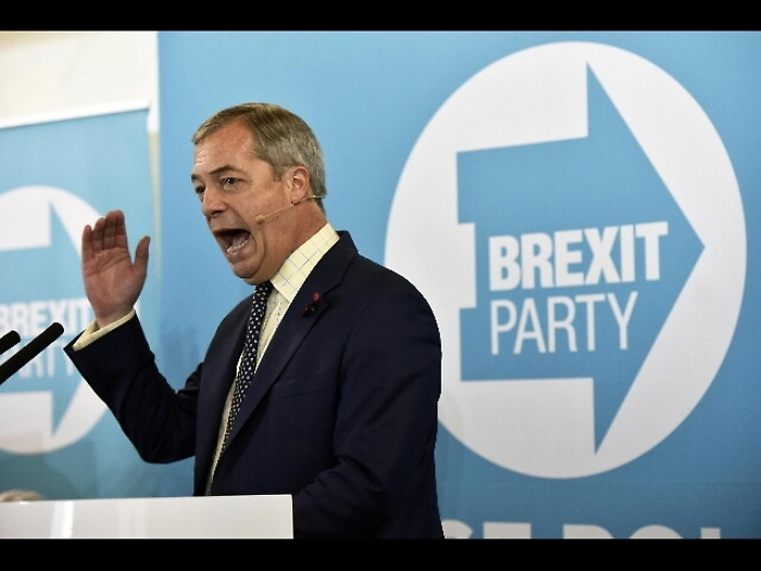 Gb: Farage aiuta Johnson, Tory a +14%