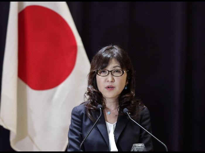 Giappone:ministra a santuario,polemiche