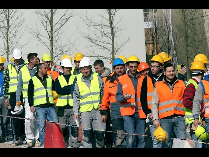 Lavoratori dipendenti, oltre met&agrave; operai