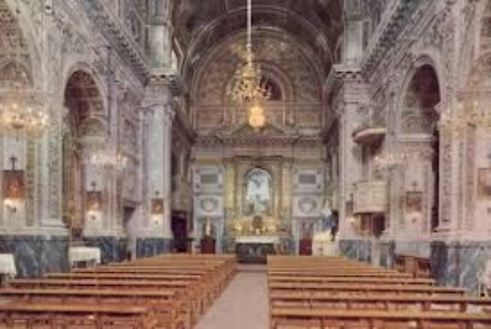 Niente esclusive delle messe per il trigesimo o l'anniversario