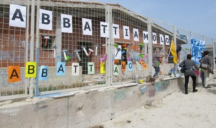 Su abbattimento ecomostro m5s presenta esposto in procura