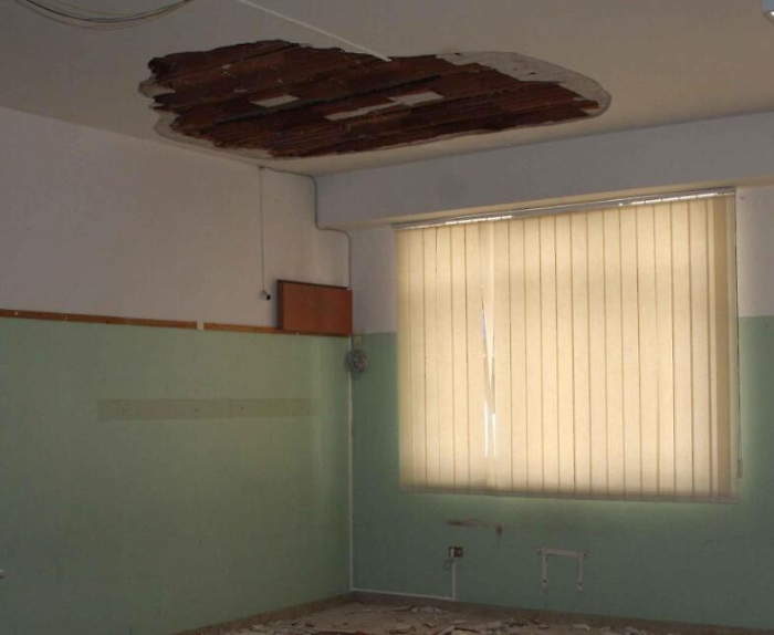 Caltagirone, crolla soffitto al commissariato di Polizia